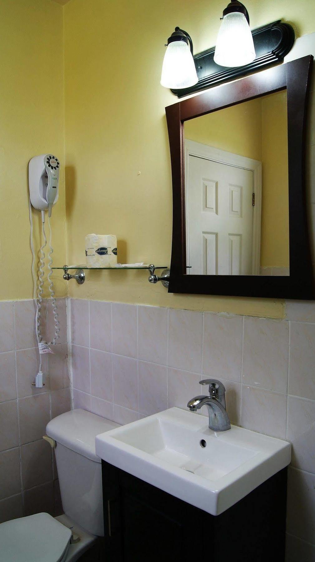 Blue Jay Motel Peterborough Ngoại thất bức ảnh