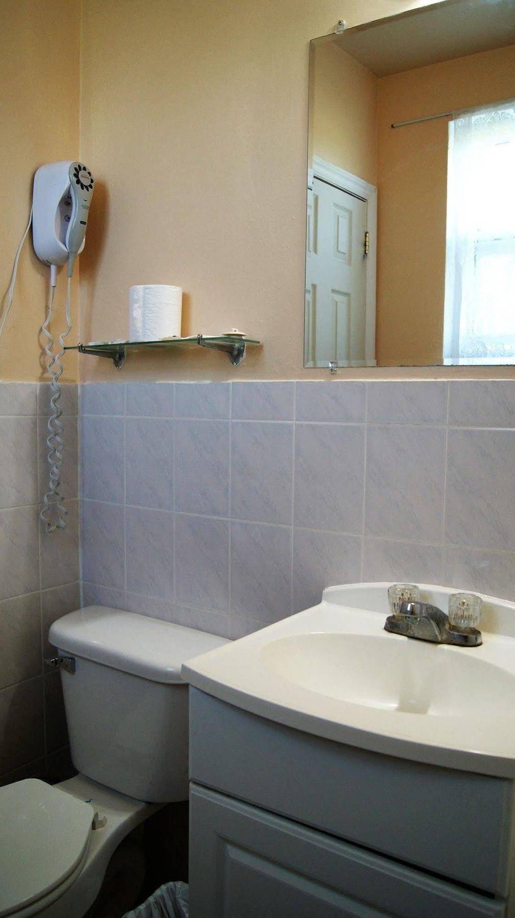Blue Jay Motel Peterborough Ngoại thất bức ảnh